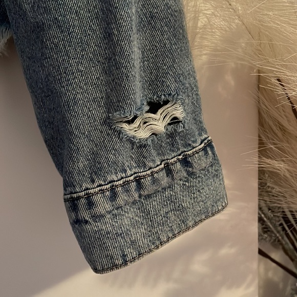 ❌SOLD❌🤍H&M🤍 DISTRESSED RIPPED CROP DENIM JACKET - Picture 4 of 5